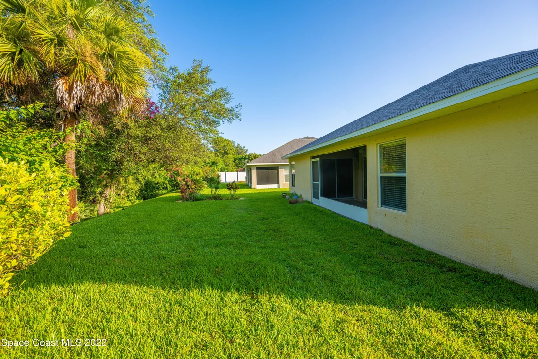 Photo of 904 Tavernier Circle NE