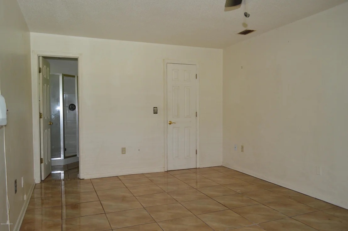 Photo of 4000 Lakebreeze Boulevard