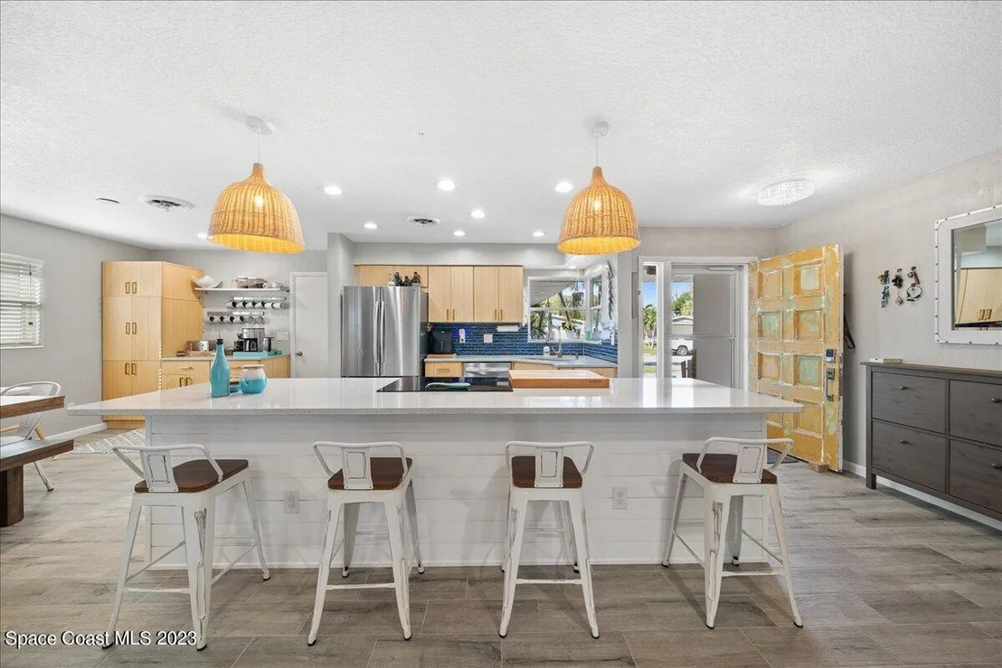 Photo of 615 N Robert Way