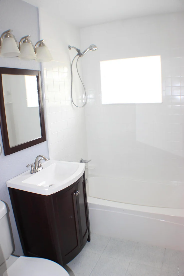 Photo of 1042 Cabot Drive NE
