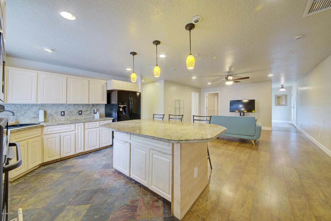 Photo of 1043 Green Road
