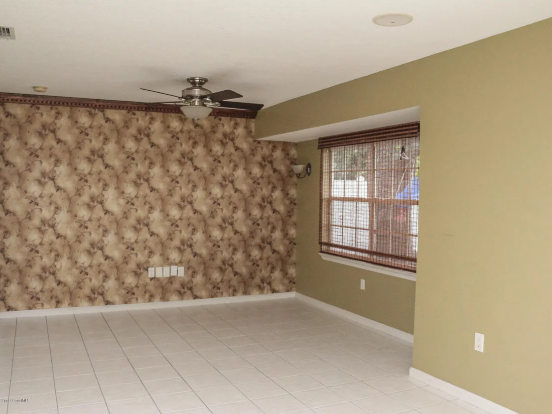 Photo of 1337 Heritage Acres Boulevard