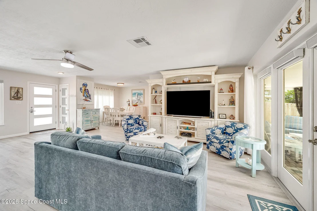 Photo of 452 Cardinal Drive