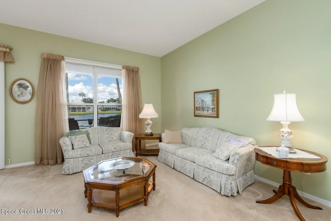Photo of 952 Somerset Lane