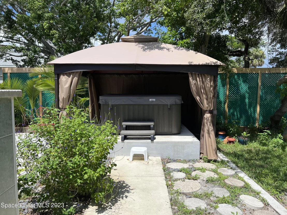 Photo of 526 Sunset Boulevard