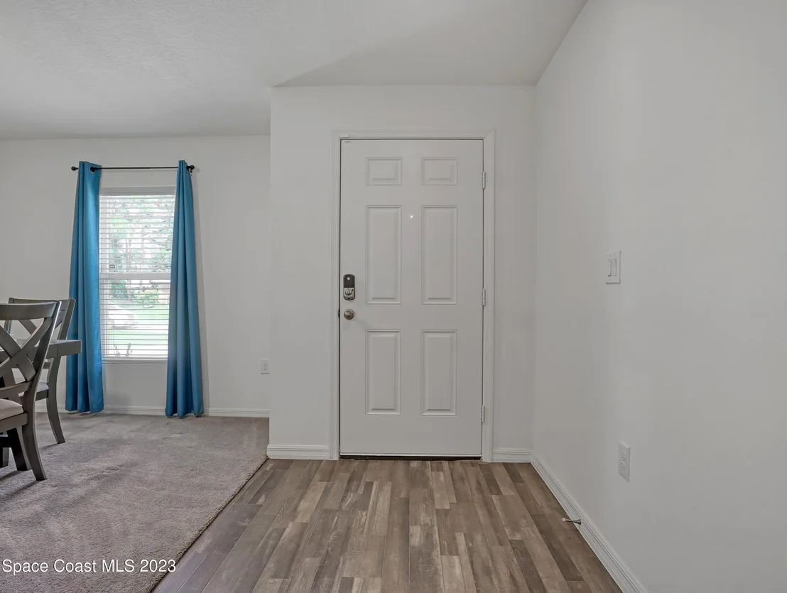 Photo of 1100 Eldron Boulevard SE