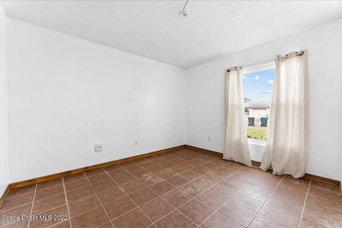Photo of 3274 Edgewood Drive NE
