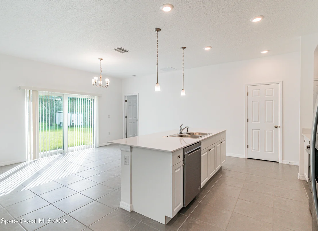 Photo of 850 Lyons Cir Circle NW