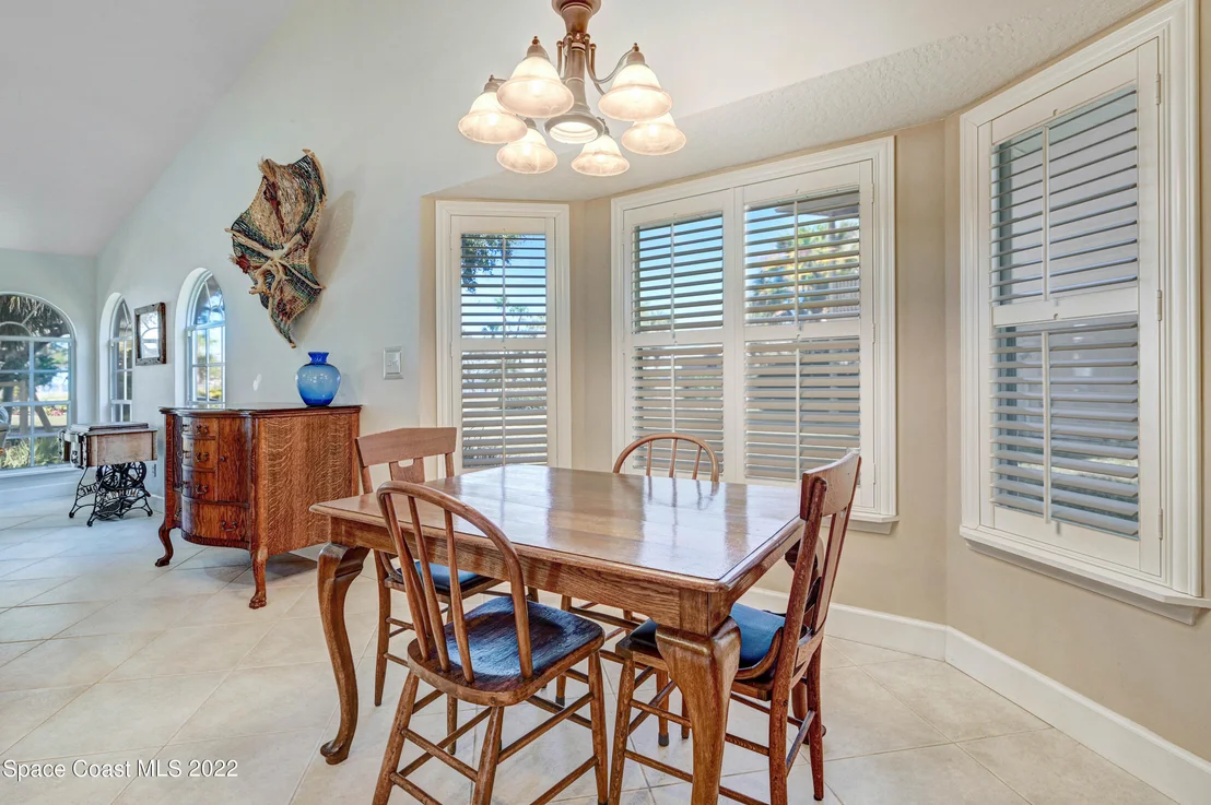 Photo of 115 River Road Circle