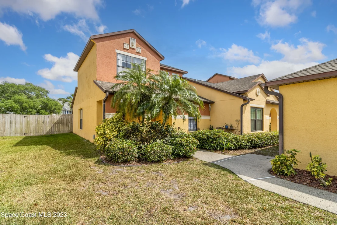Photo of Unit 101 at 910 Luminary Circle