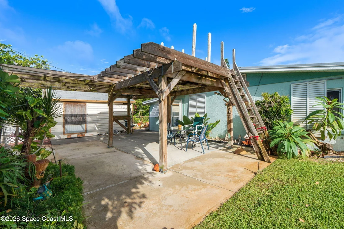 Photo of 241 Avenida Central