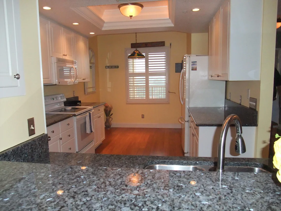 Photo of Unit 702 at 102 Riverside Drive