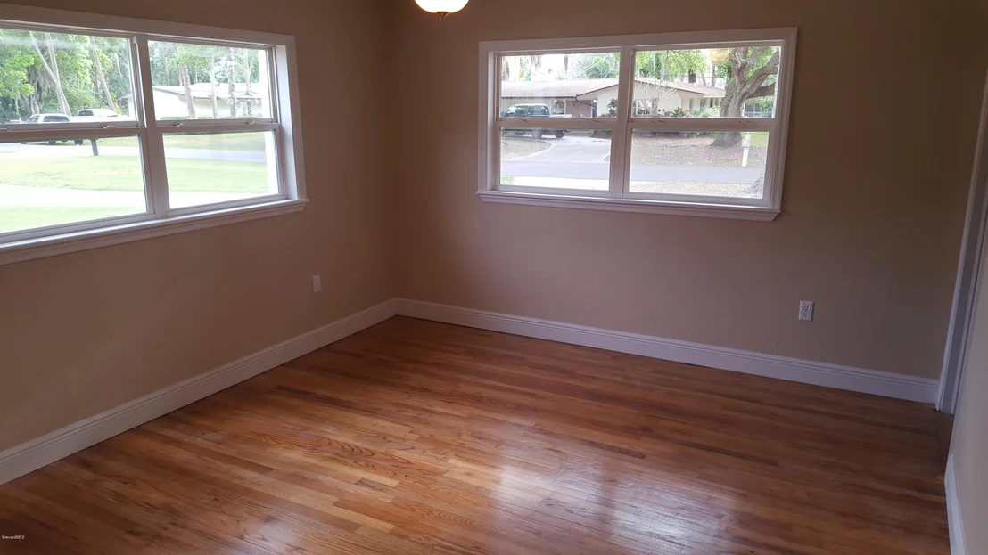Photo of 327 Meadowood Lane