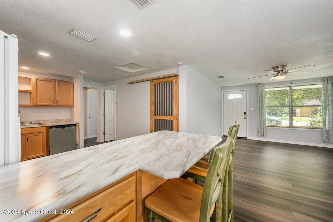 Photo of 6434 Cable Avenue