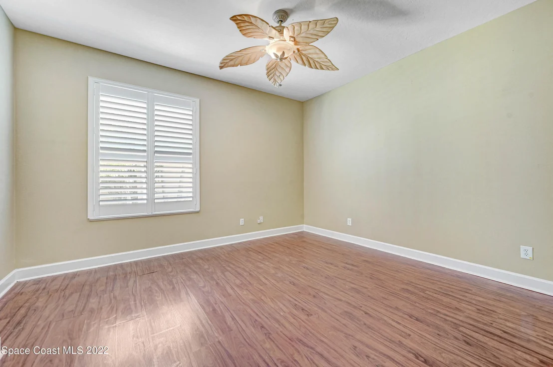 Photo of 592 Oceanside Boulevard