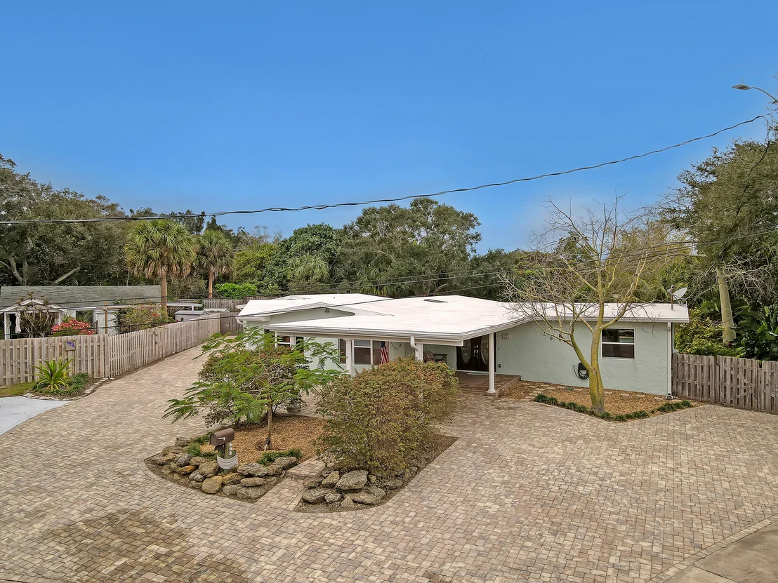 Photo of 592 Hillside Court