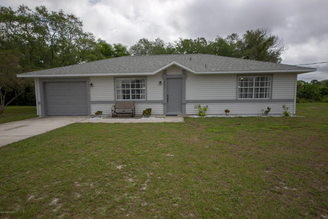 Photo of 6255 Ainsworth Road