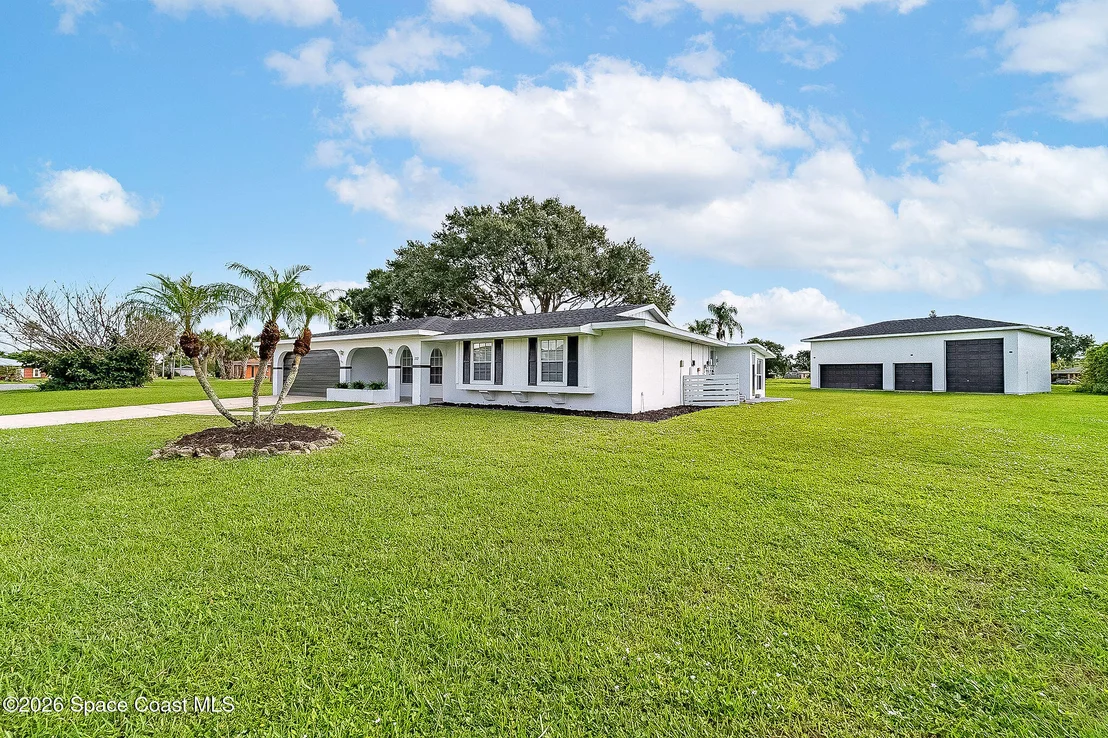 Photo of 722 Apollo Circle NE
