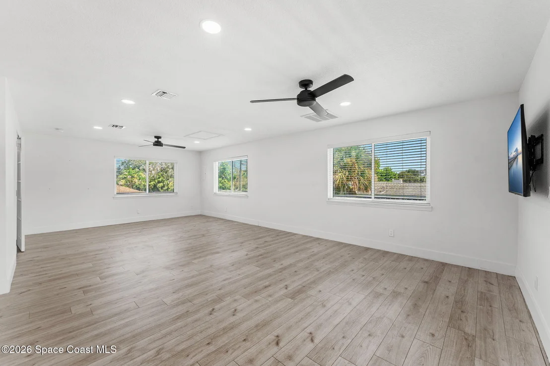 Photo of 470 Seabreeze Drive