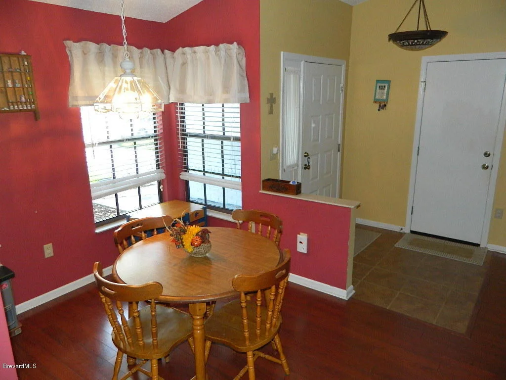 Photo of 1242 Walnut Grove Way