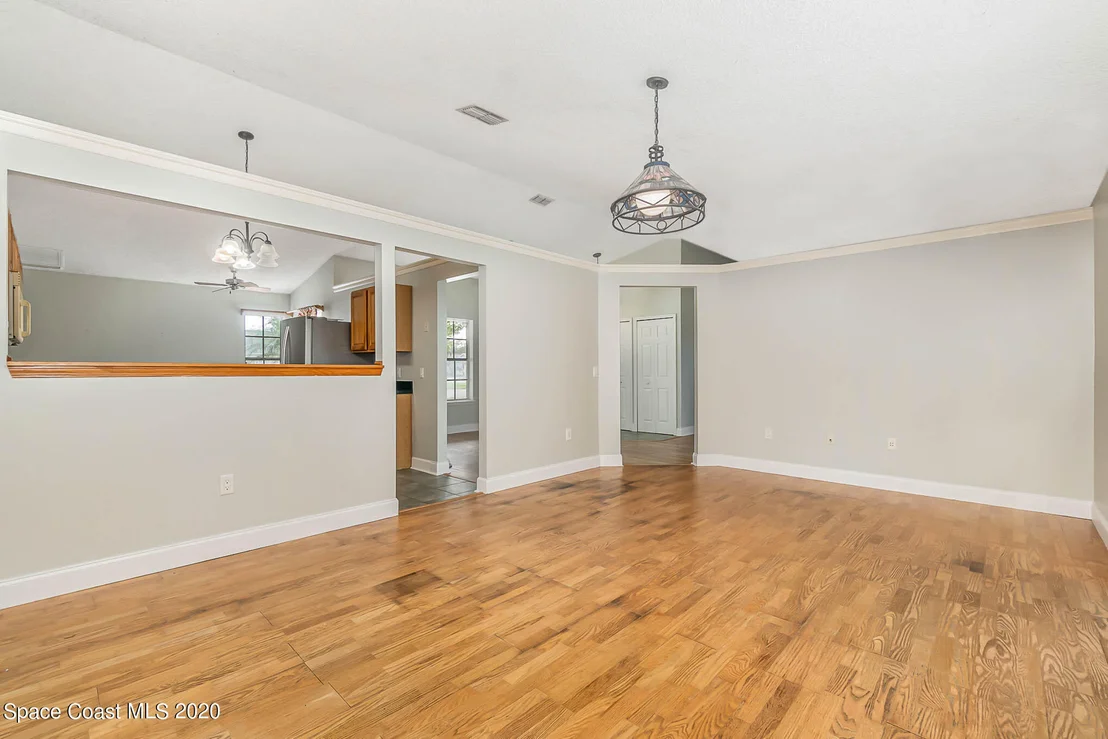 Photo of 216 Oak Lake Road