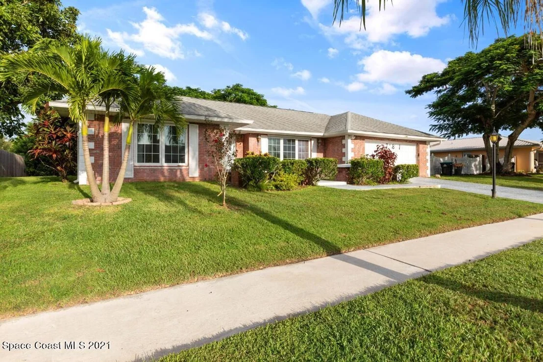 Photo of 781 Pebble Beach Avenue NE