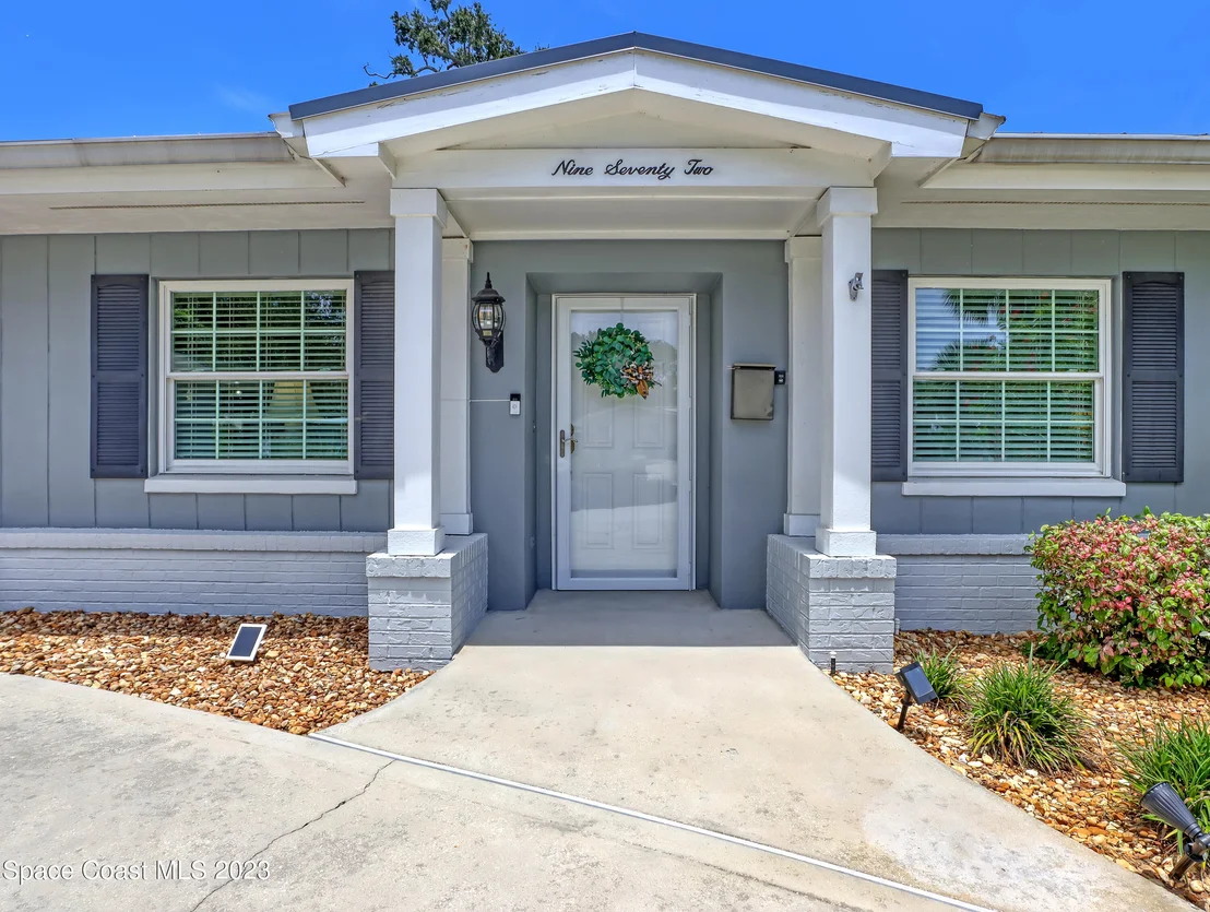 Photo of 972 W Whitmire Drive