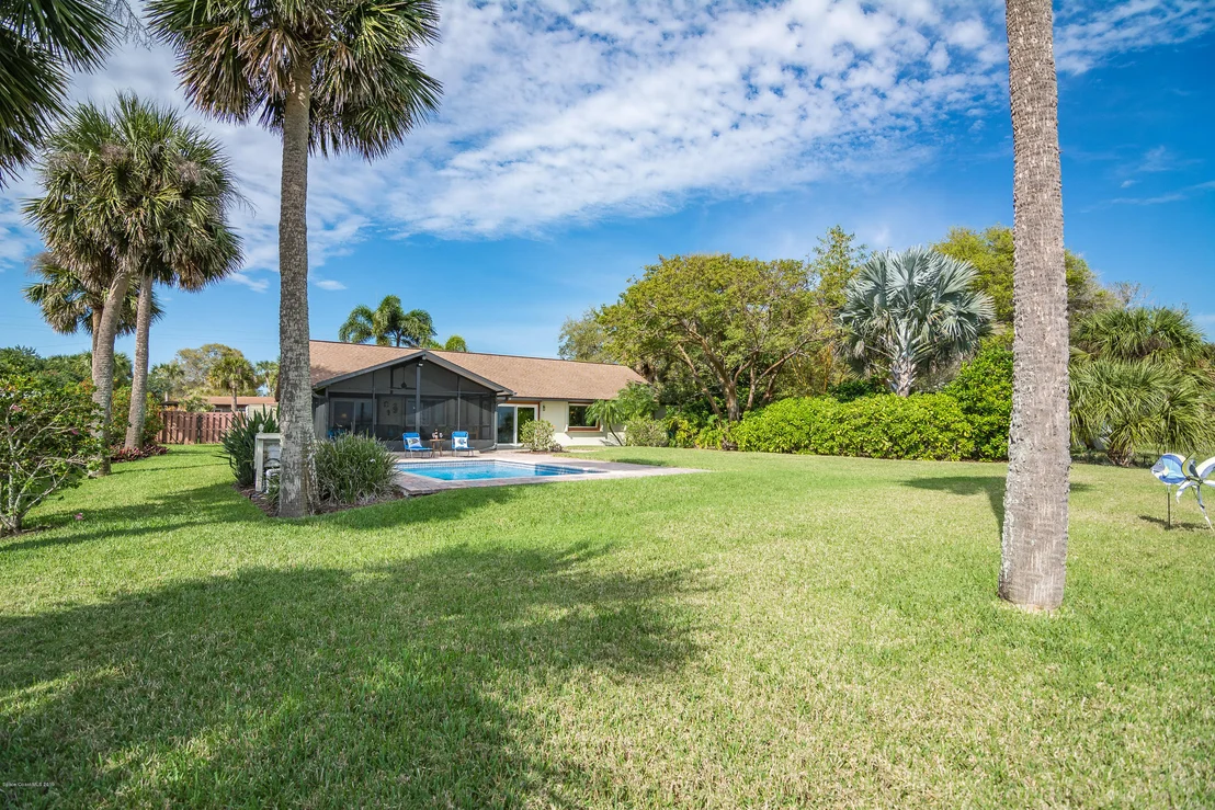 Photo of 3877 Riverside Drive