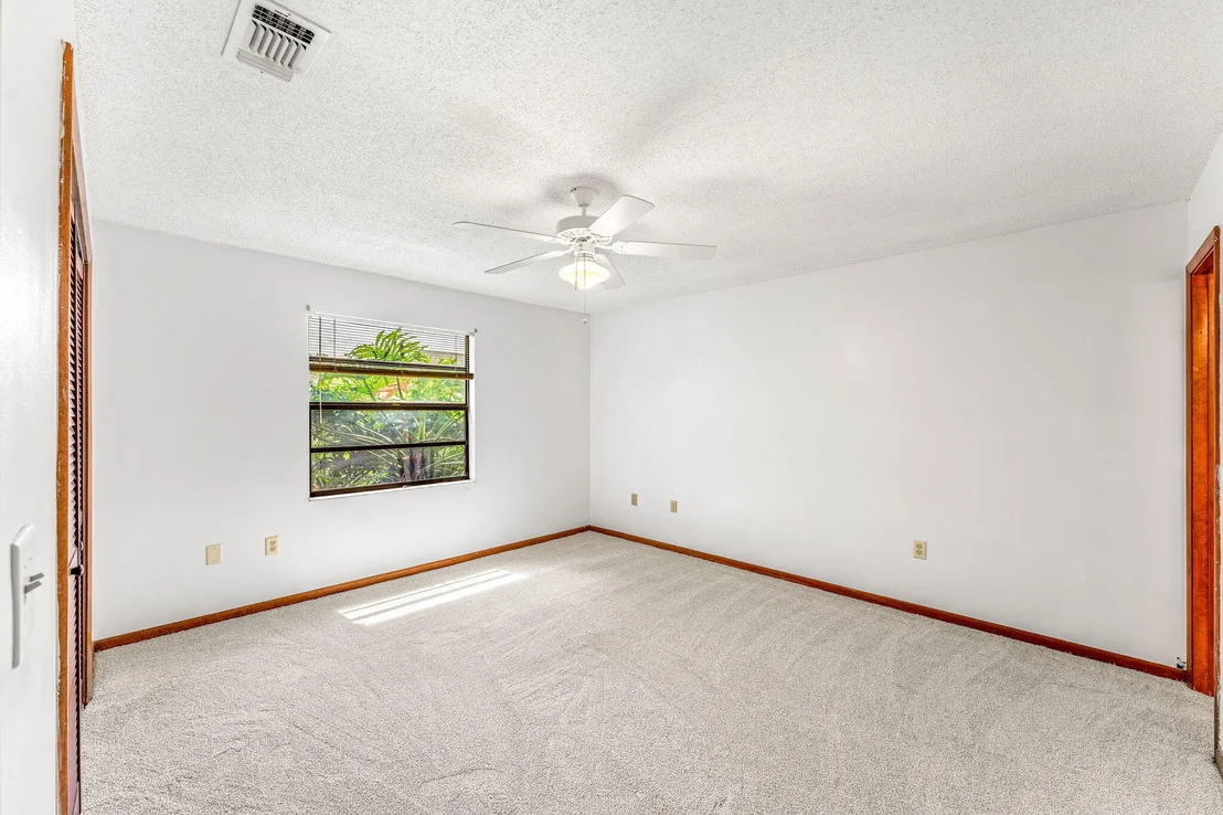 Photo of 877 Yellow Pine Avenue