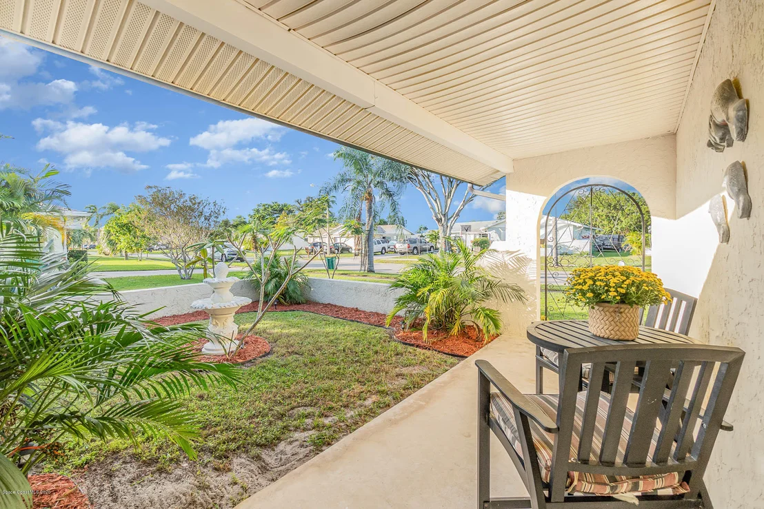 Photo of 2581 Corbusier Drive