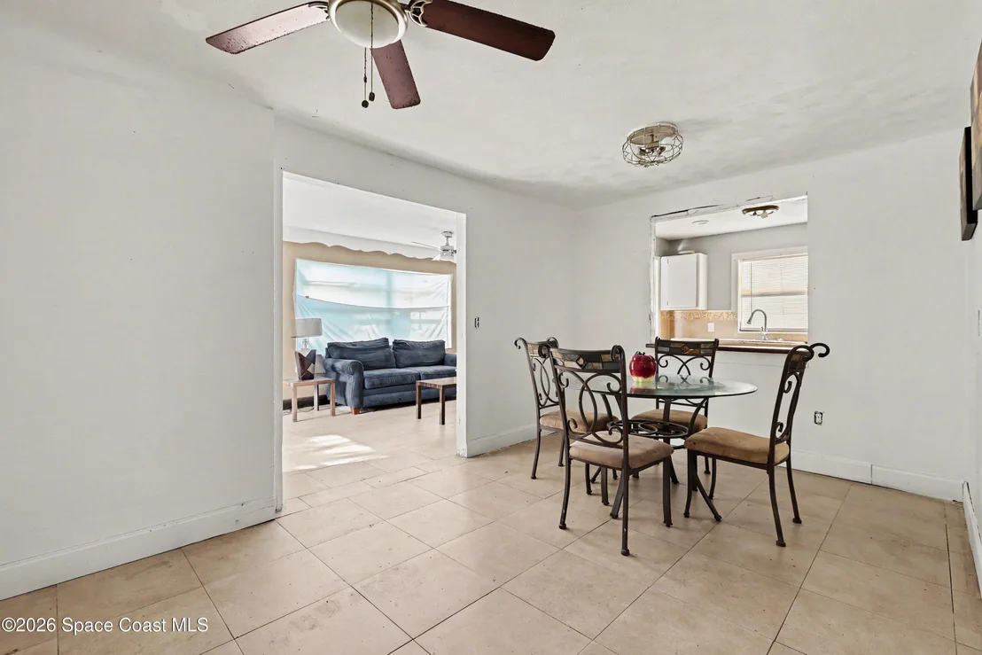 Photo of 819 Almond Boulevard