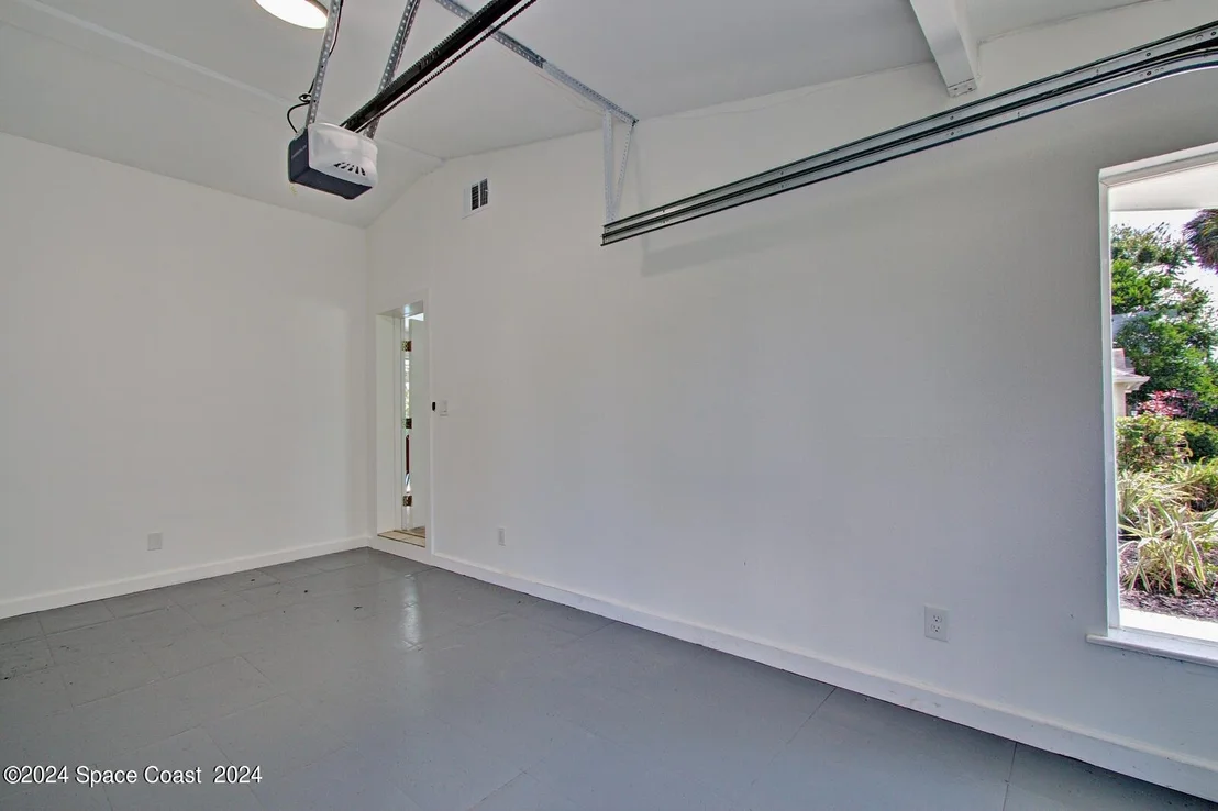 Photo of 1050 Barclay Drive