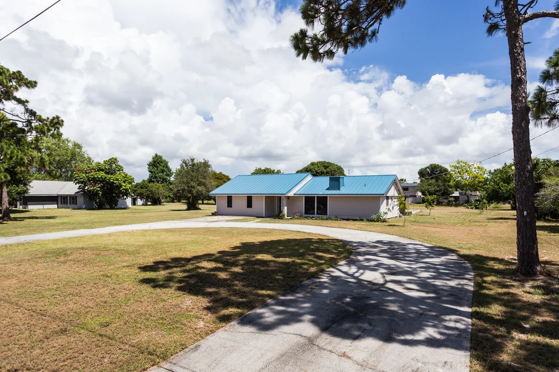 Photo of 2120 Bridle Path