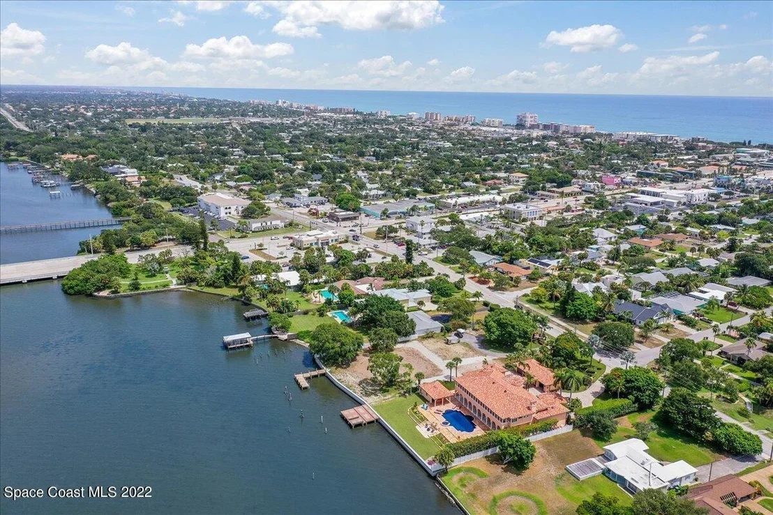 Photo of 300 S Riverside Drive