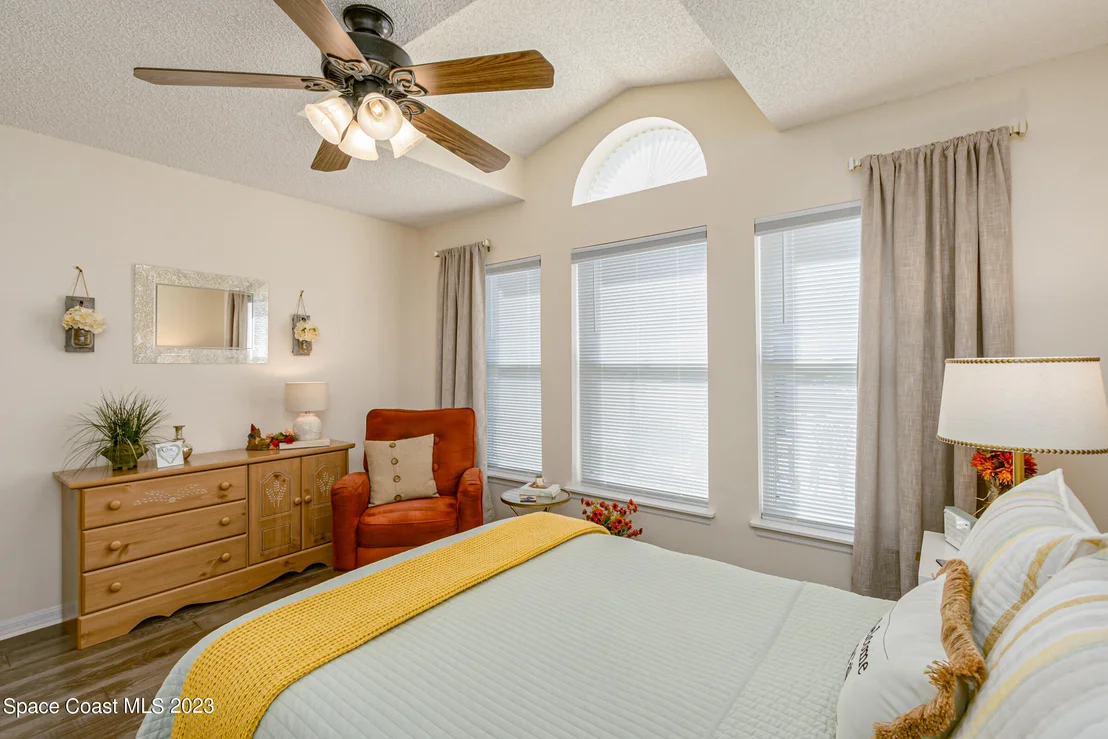 Photo of 1218 White Oak Circle