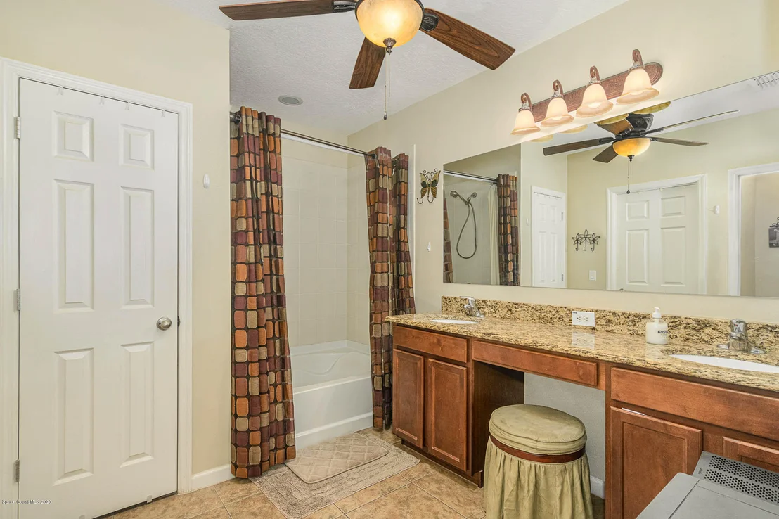 Photo of 1479 Corbett Lane