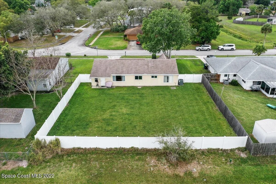 Photo of 1027 Cromey Road NE