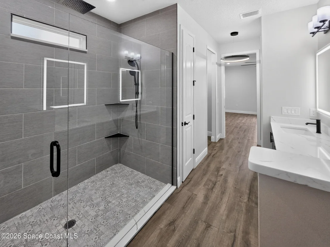 Photo of 1845 Market Circle NE
