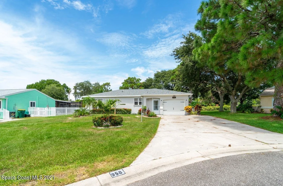 Photo of 958 Hart Place