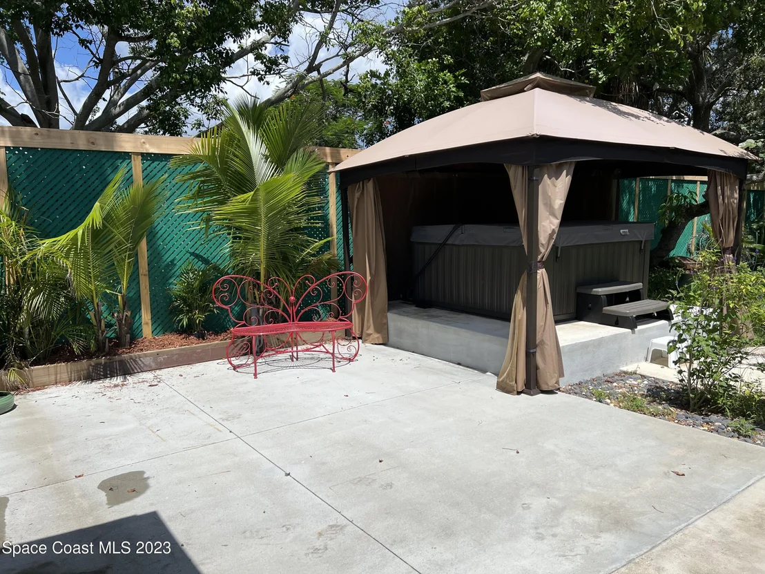 Photo of 526 Sunset Boulevard
