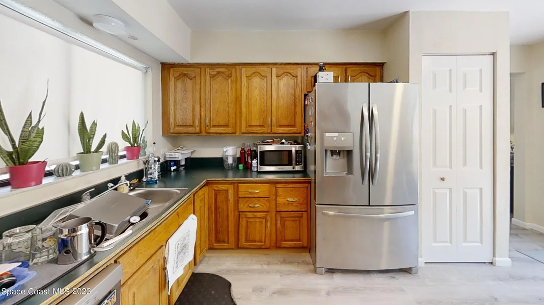 Photo of 295 Bayhead Drive