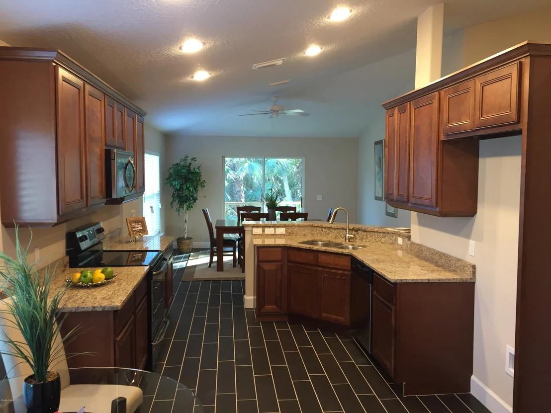 Photo of 831 Mandarin Drive Drive NE