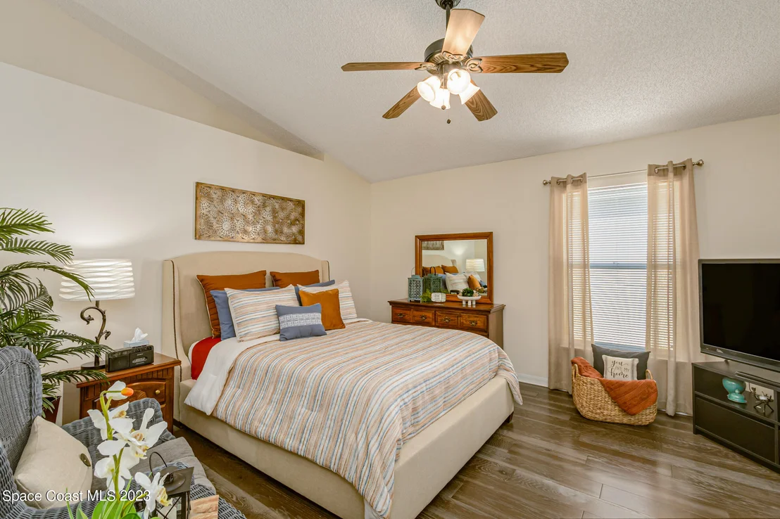 Photo of 1218 White Oak Circle