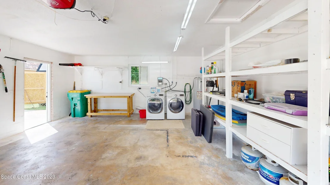 Photo of 1045 Green Road