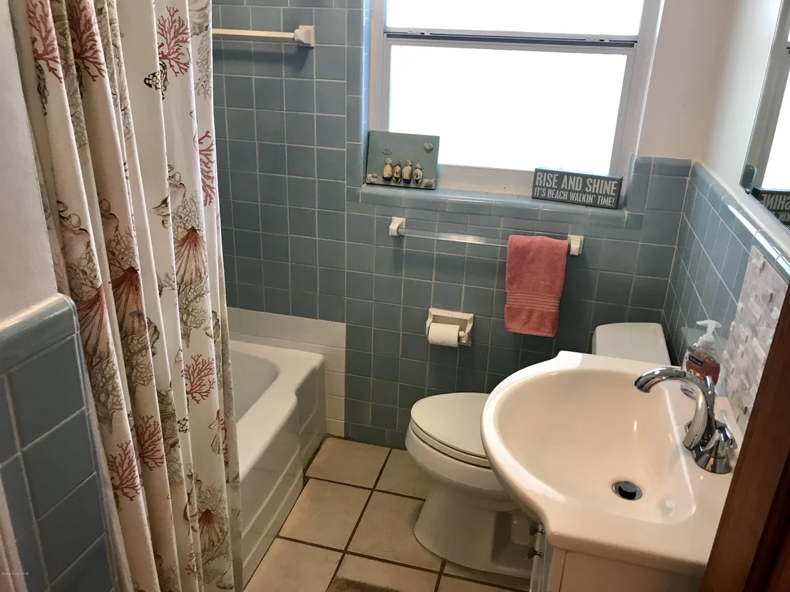 Photo of 727 Banyan Drive