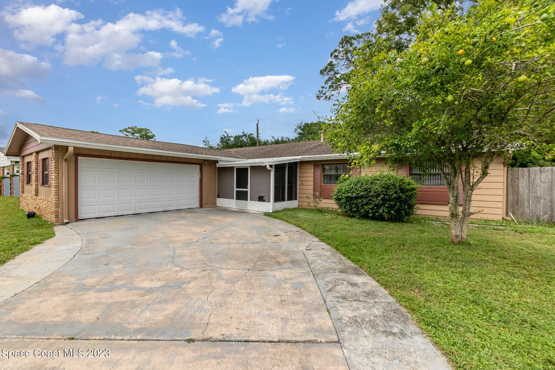 Photo of 1722 Golfview Drive