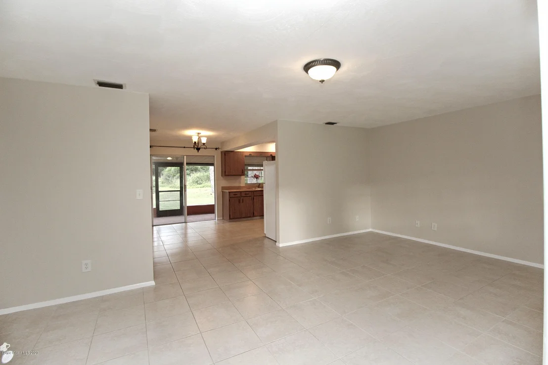 Photo of 2399 Commodore Boulevard