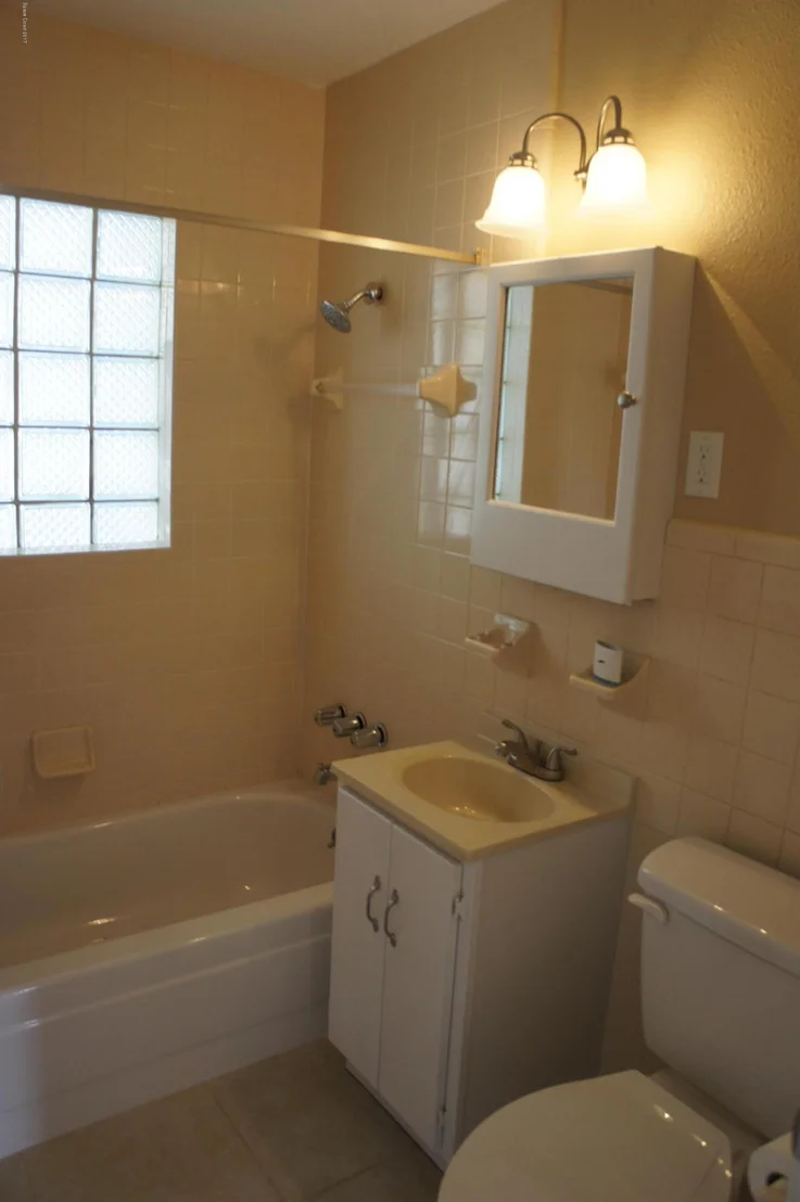 Photo of 1716 Park Avenue