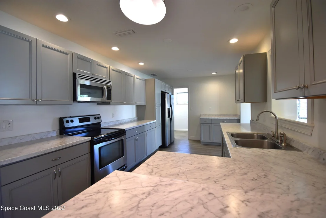 Photo of 847 Mohawk Avenue