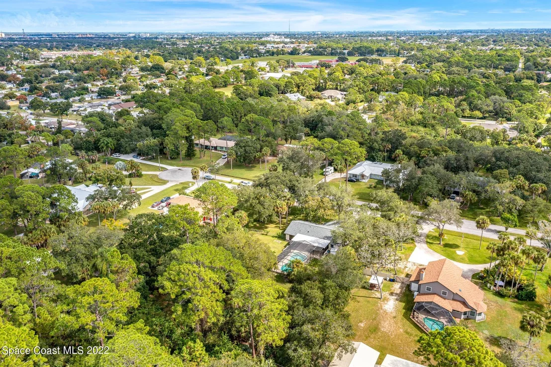 Photo of 1807 Live Oak Drive N